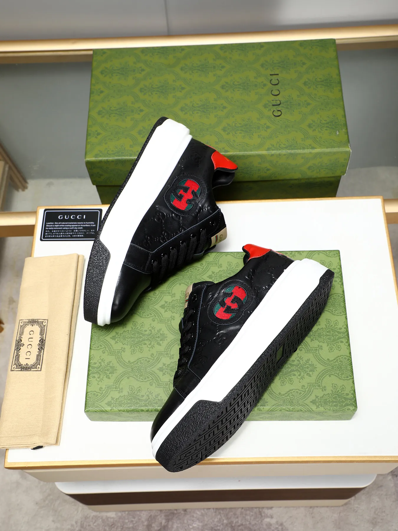 Men's shoes 💰480 New men's shoes GUCCI Fashion trend Made of first-layer calfskin ➕ washed sheep lining! The foot feels super comfortable and the workmanship is impeccable. Foam ultra-light outsole, size: 38-44 (45 customized) 4 colors to choose from!